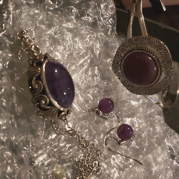 CACHE 3 pc. SILVER toned non tarnish set w Purple Stones. New - Picture 3 of 4